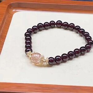 Elegant Beaded Bracelet with Gold Accents